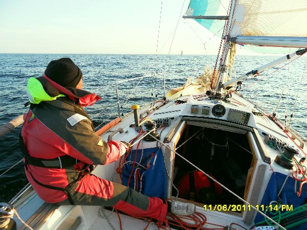 Viiden kuukauden purjehdustauon j�lkeen sohvapurjehtijakipparikin jaksaa skuutata