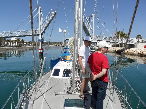 Lagos j�� taakse